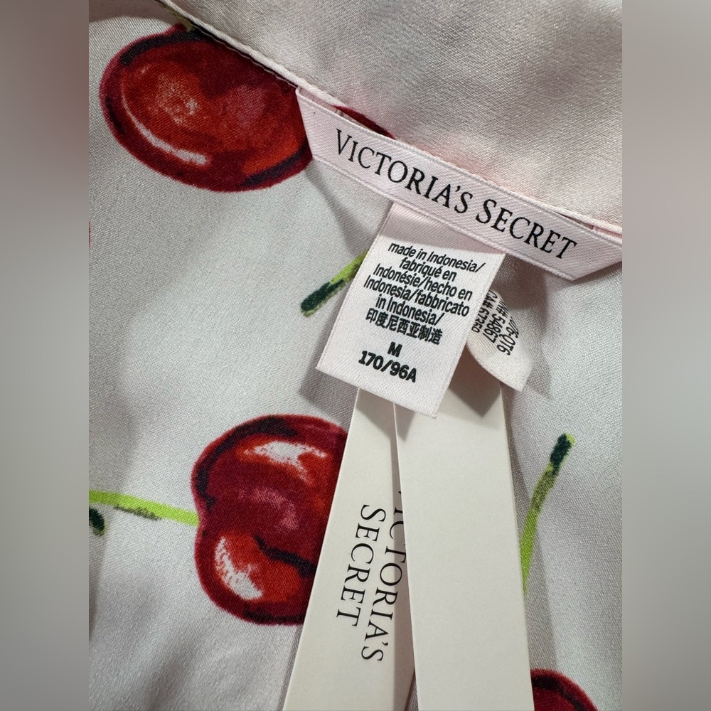 VICTORIA'S SECRET
Signature Satin Short Pajama Set - Picture 3 of 5